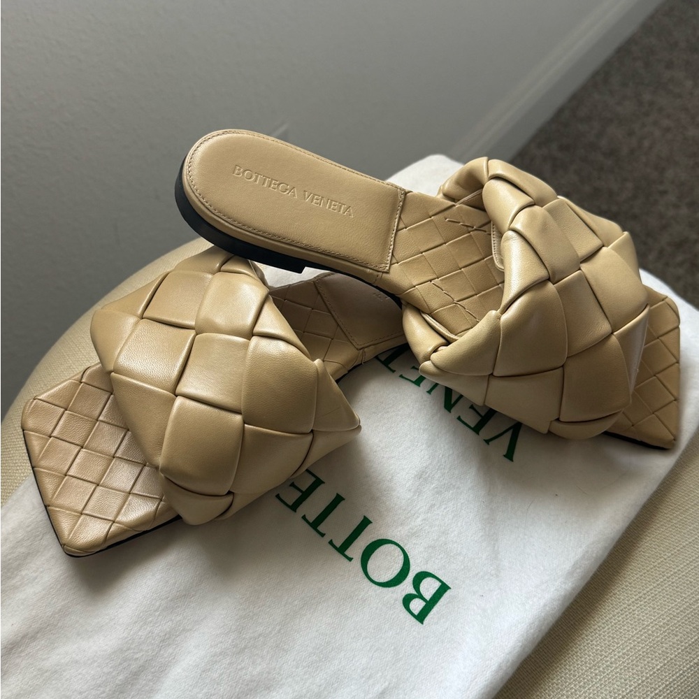 Bottega Veneta Beige Woven Sandals